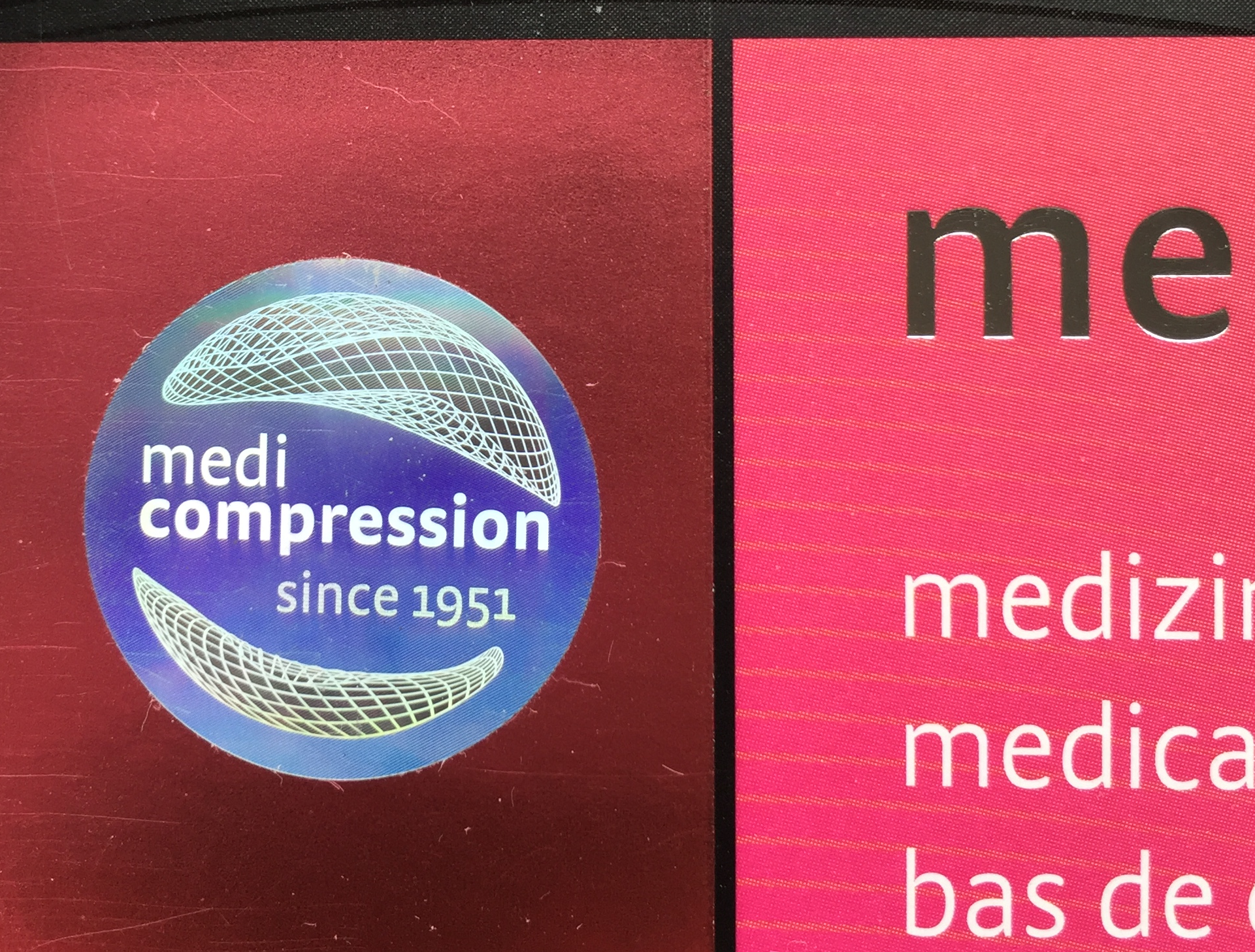 Голографическая наклейка